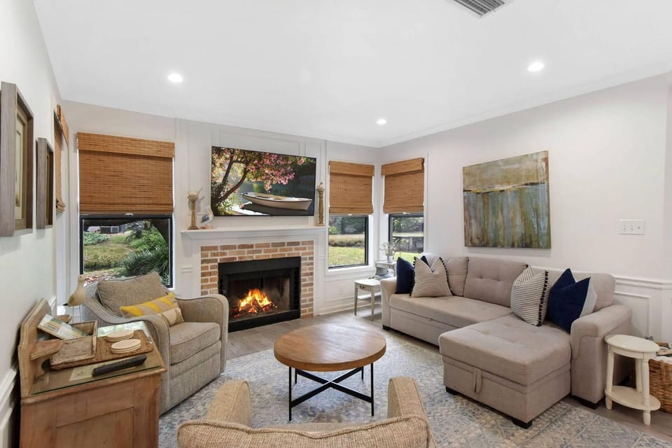 Harbour Oaks, Unit 413 House in Demere Park