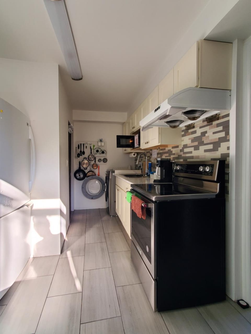 Kitchen or kitchenette, oven, stove