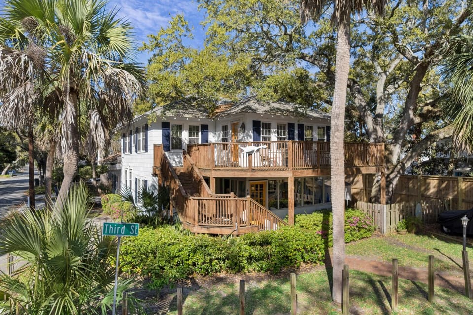 The Salty Goose - 420 Third Street House in Saint Simons Island