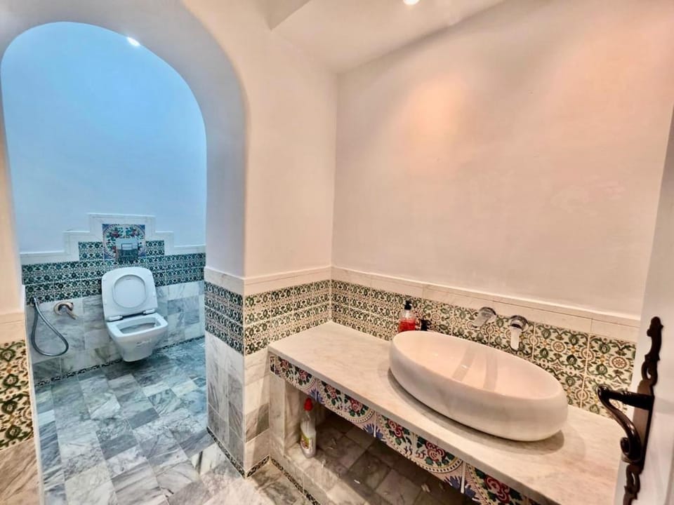 ViLLA DE MAITRE STYLE ARABE 4 SUITES PISCINE GRAND JARDIN Villa in Tunisia