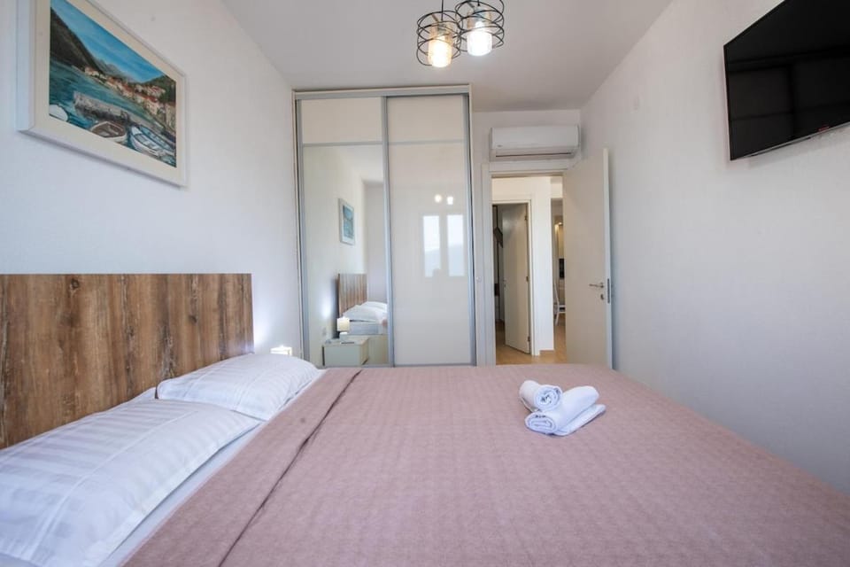 Opatovo Seaside Lux Apartment -10m from the Beach Apartment in Kotor Municipality