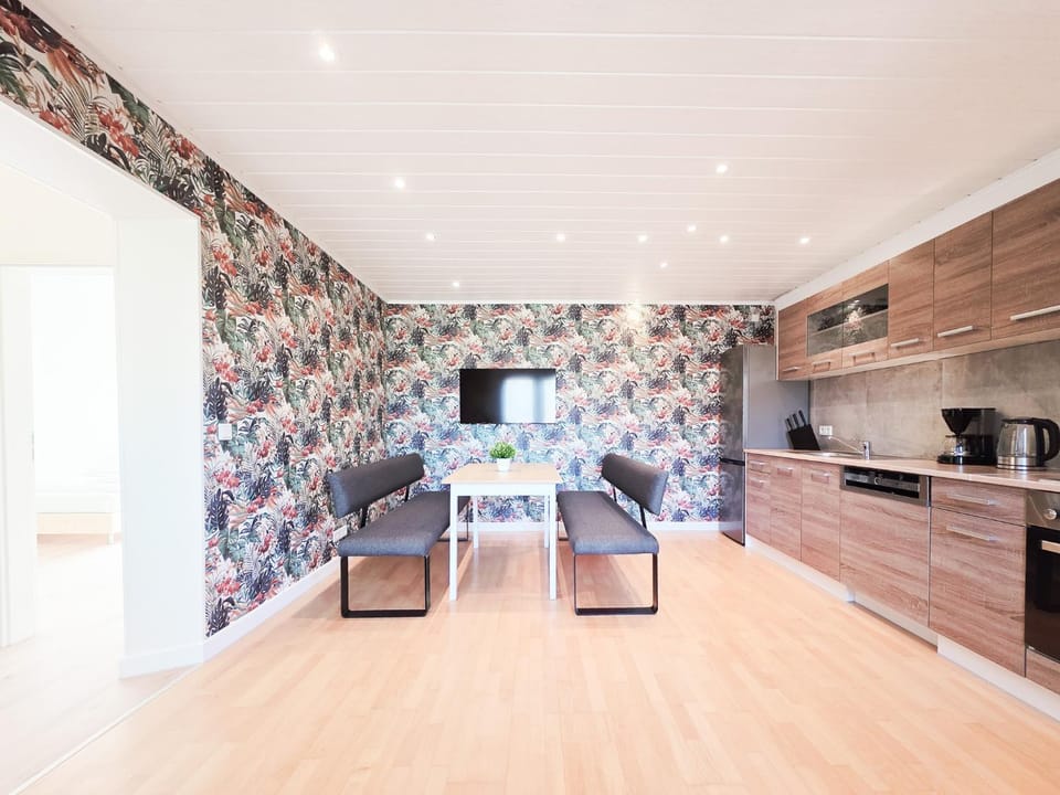Coffee/tea facilities, dishwasher, kitchen