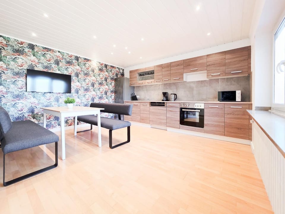 Coffee/tea facilities, dishwasher, microwave, oven, stove, kitchen