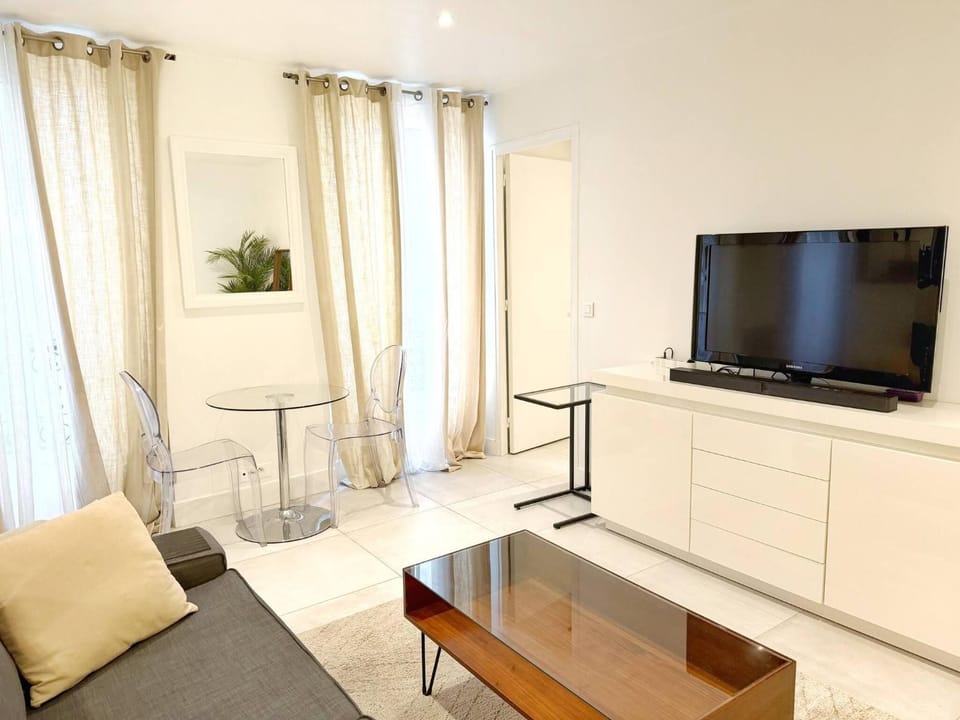 Communal lounge/ TV room, TV and multimedia, Living room