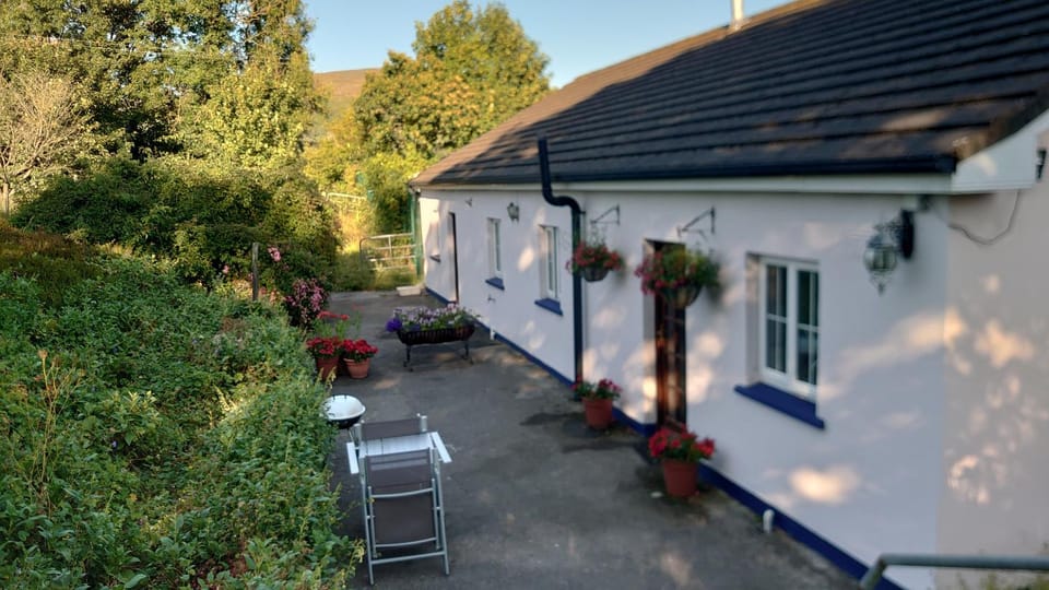 Property building, Patio, Garden view, pet friendly