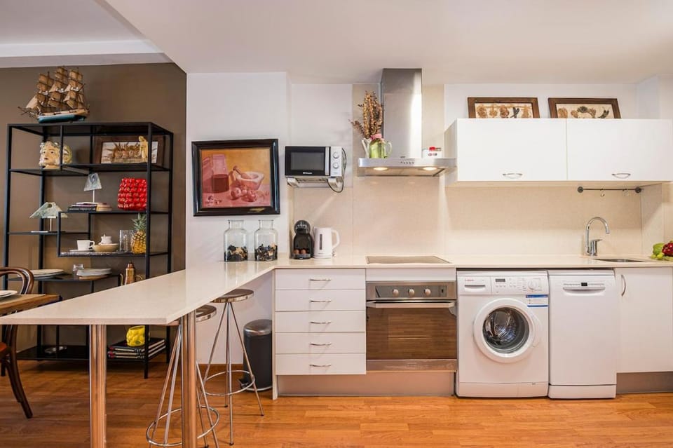 Renovated apartment in Sitges Centre, Beach and train 3 minutes away Apartment in Sitges