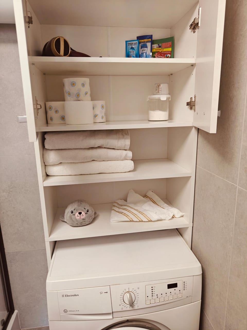 Bathroom, washing machine