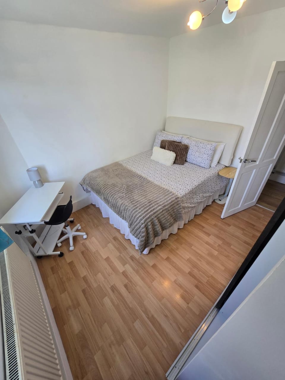 The Urban Nest - cozy shared room, in south west London Vacation rental in London Borough of Richmond upon Thames