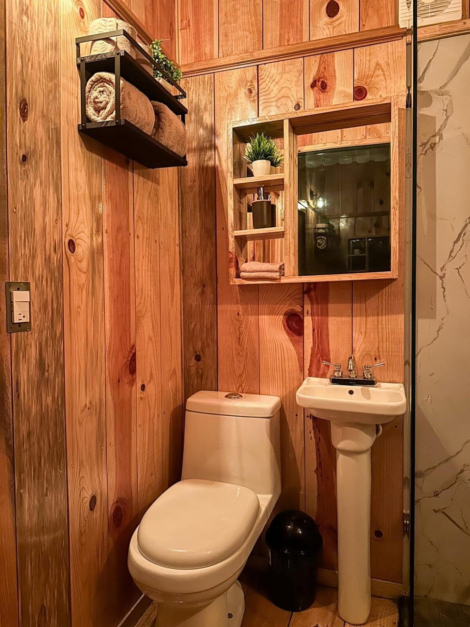 Biciting Combi Love Glamping with Jacuzzi and Views Apartment in Hidalgo, Mexico