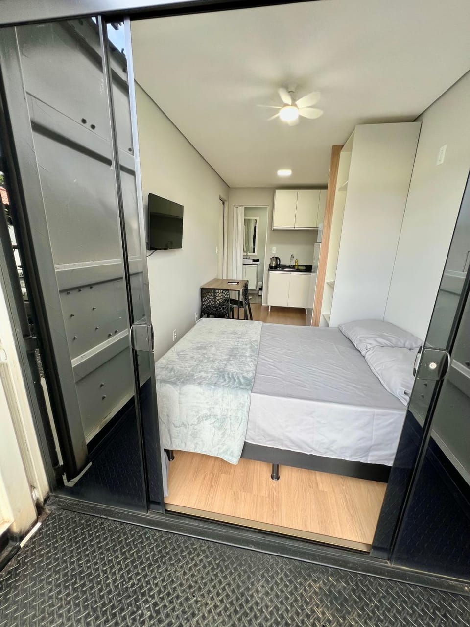 Studio Garten Container Apartment in Joinville