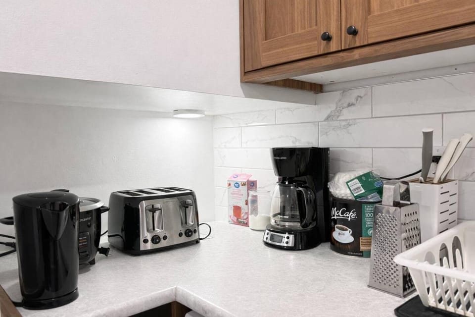 Stunning 2-Bed Room 1 - Bed Room Gem for rent in Scarborough, Near to Downtown Toronto Bed and Breakfast in Toronto