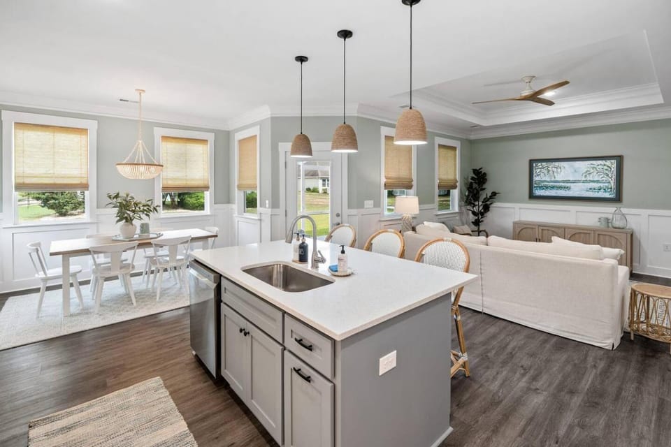 Kitchen or kitchenette, Living room, Dining area