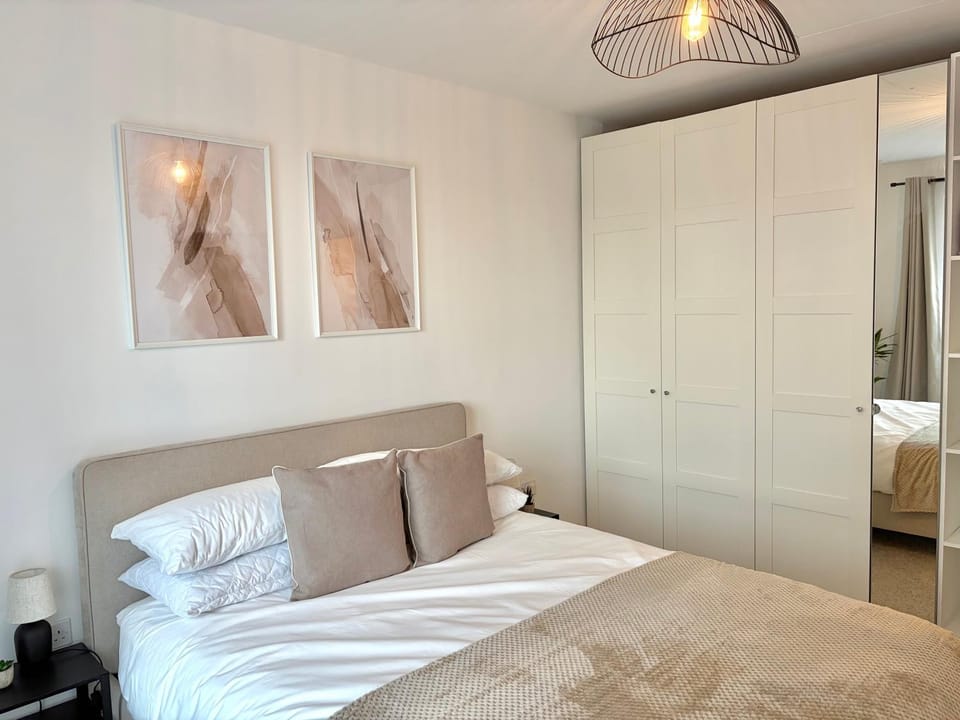 Bedroom, wardrobe