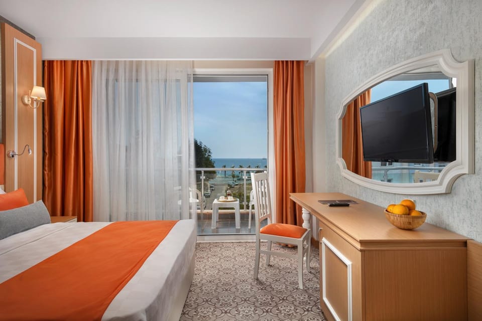 Bed, People, Bedroom, Sea view, Family