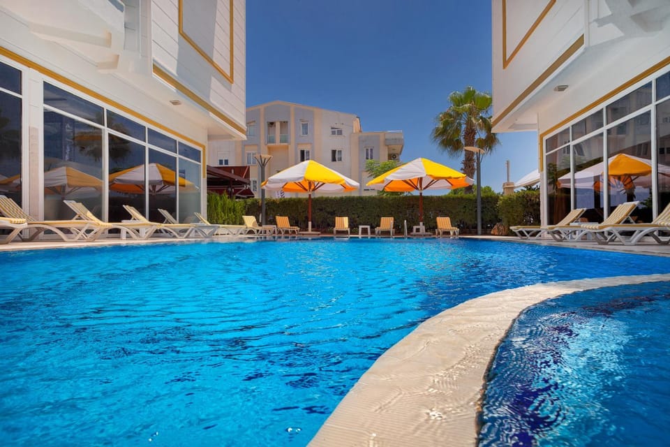 People, Guests, Area and facilities, Swimming pool, Swimming pool, group of guests, Family