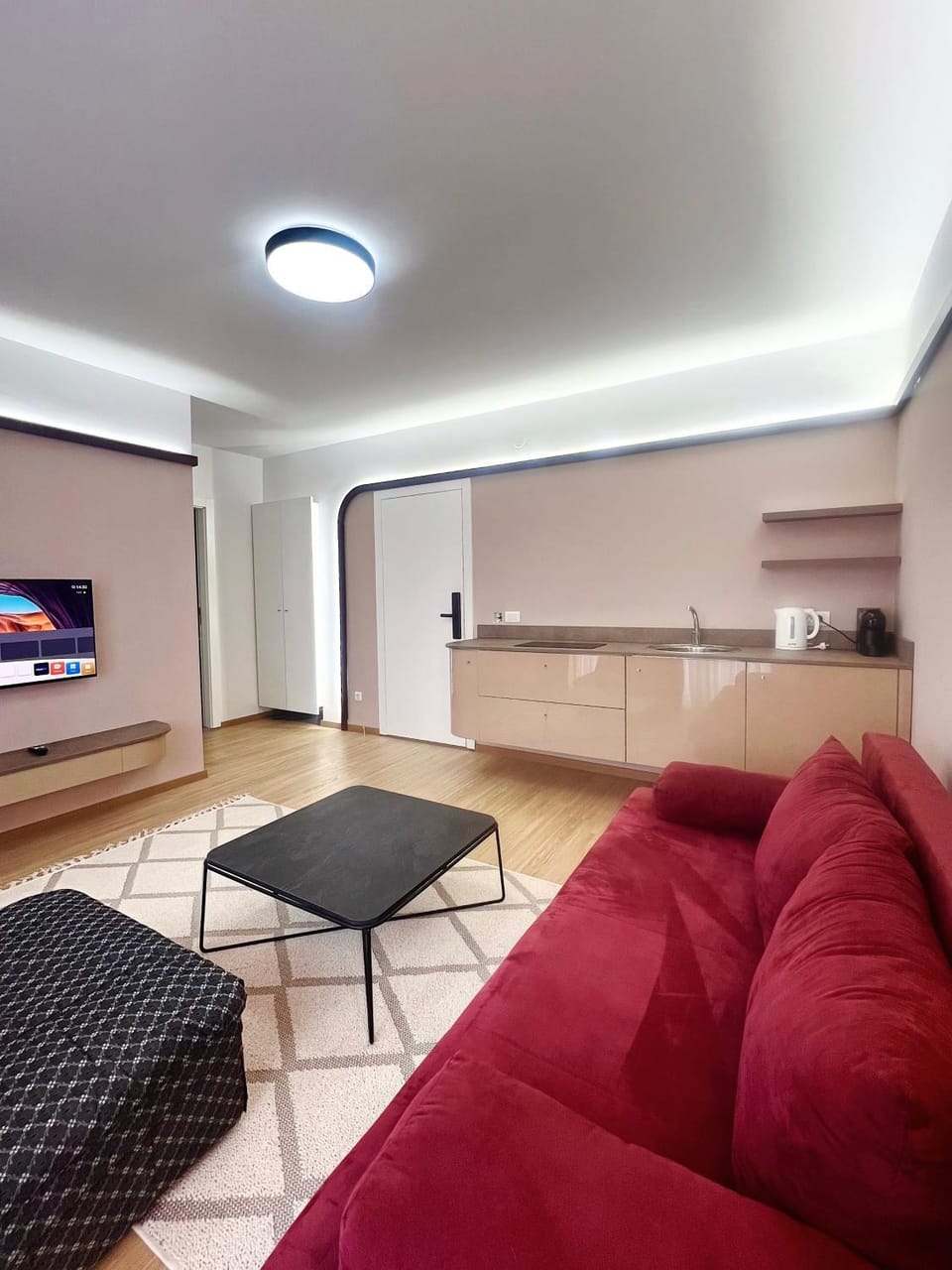 TV and multimedia, Kitchen or kitchenette, Living room, Seating area