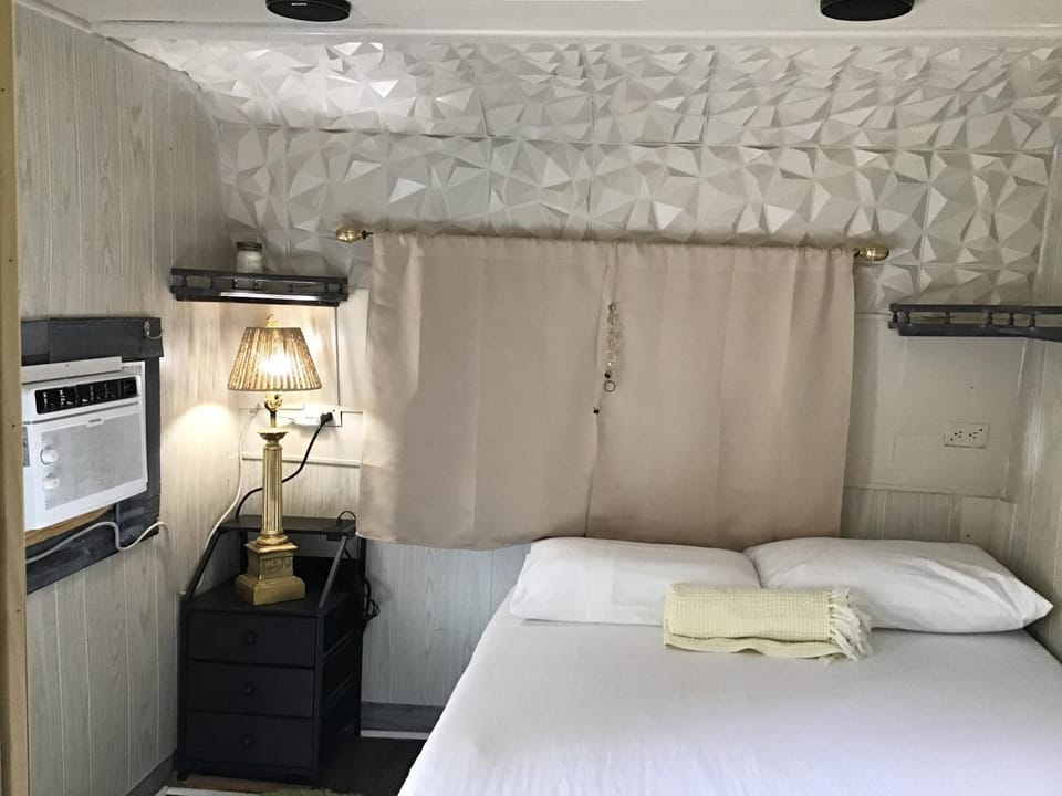 Bedroom, air conditioner