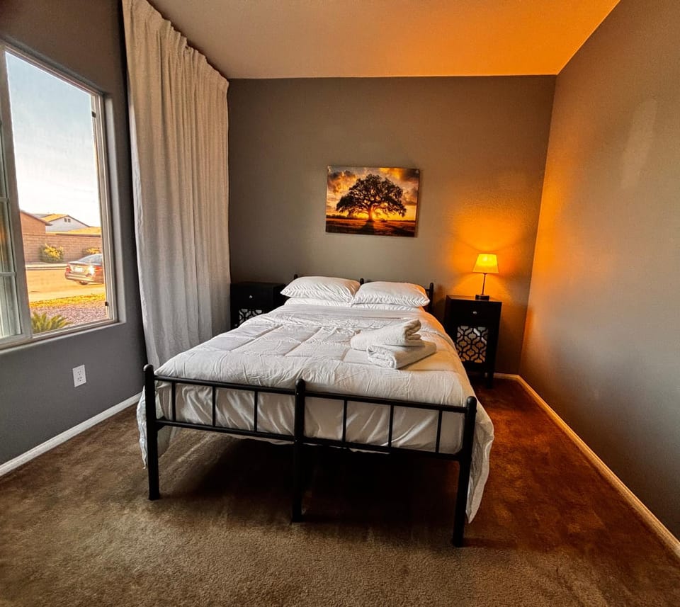 Bed, Bedroom, towels