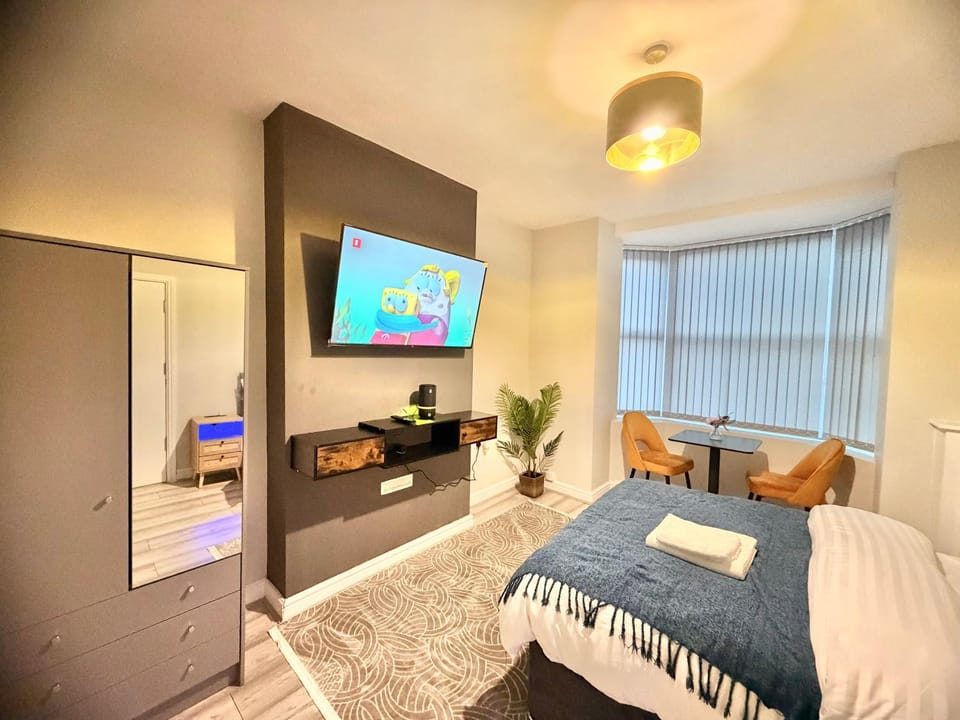 Modern Cosy Stay, En-suite & Free Parking Apartment in Stoke-on-Trent