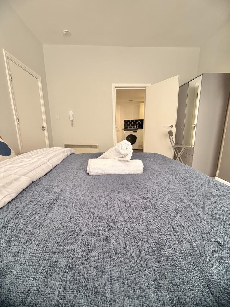 Modern Cosy Stay, En-suite & Free Parking Apartment in Stoke-on-Trent