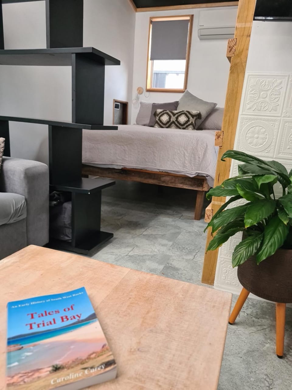 Bed, Living room, Bedroom