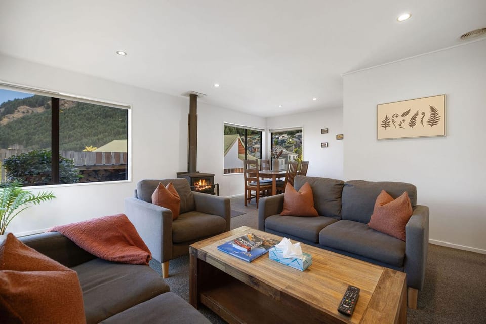 Reka Family Getaway - Relaxed Alpine Escape House in Queenstown