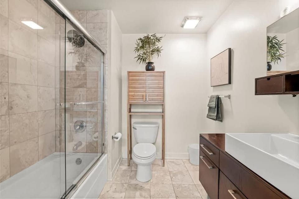 Luxury Fulton Market Condo - Prime Location Apartment in Chicago