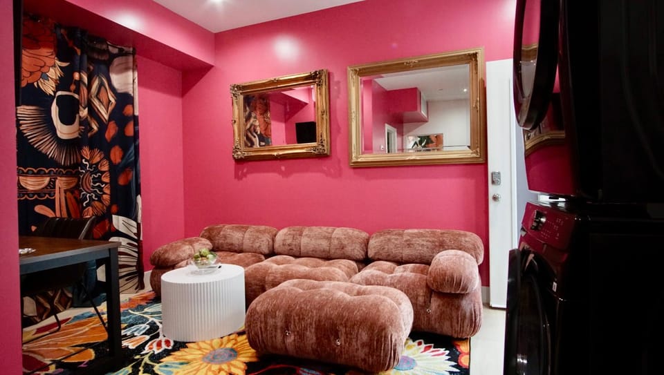 Flamingo Flat NoHo Centrally located Apartment in North Hollywood