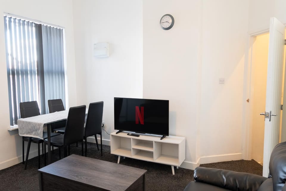 Spacious 1BDR - Monthly Discounts - Fast Wifi - Balsall Heath Apartment in Birmingham