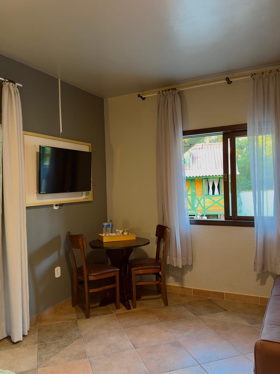 Seating area, Dining area
