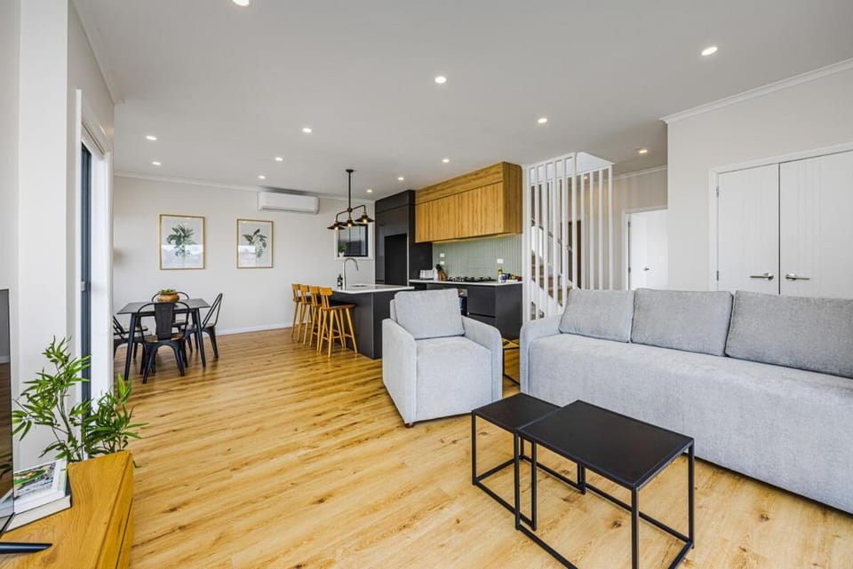 Kitchen or kitchenette, Living room, Dining area