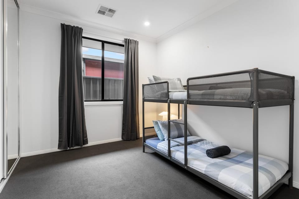 Photo of the whole room, Bedroom, bunk bed