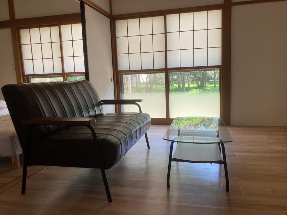 Dogs and cats allowed, natural grass dog run, parking for 4 cars, quiet bungalow House in Chiba Prefecture