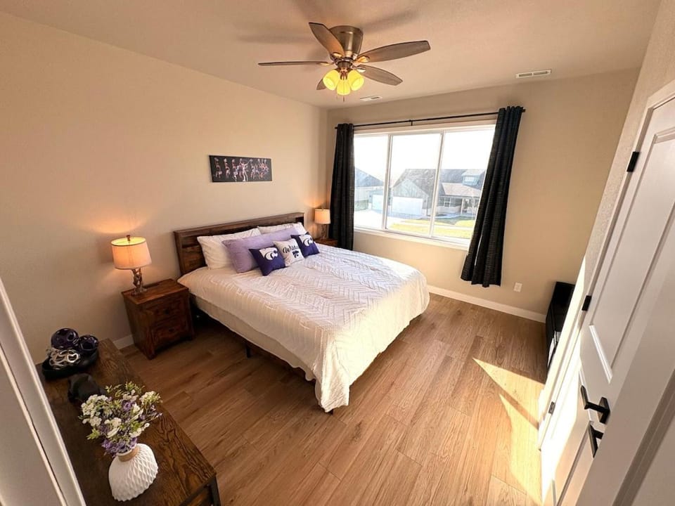K-State Townhome at Colbert Hills with Hilltop Views Apartment in Manhattan