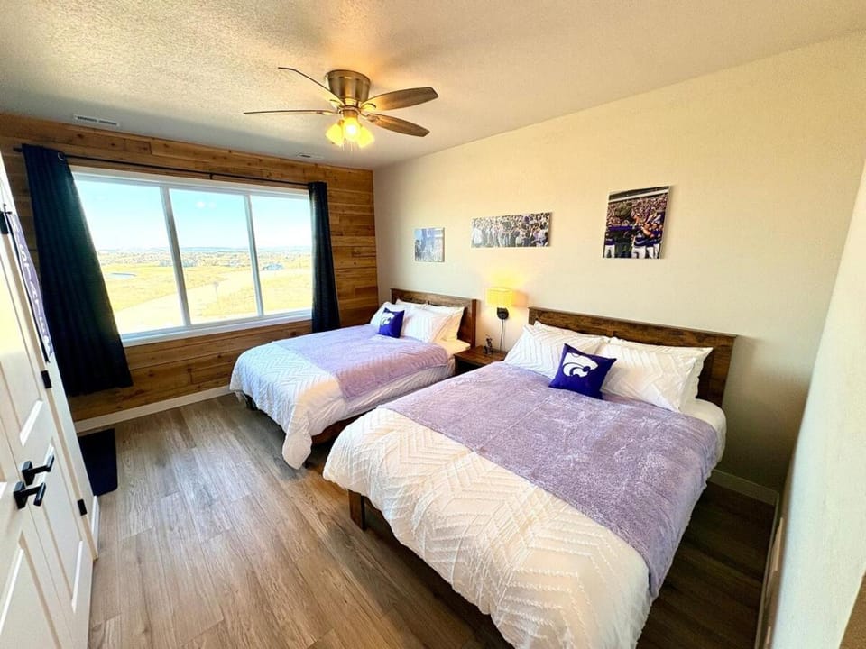K-State Townhome at Colbert Hills with Hilltop Views Apartment in Manhattan