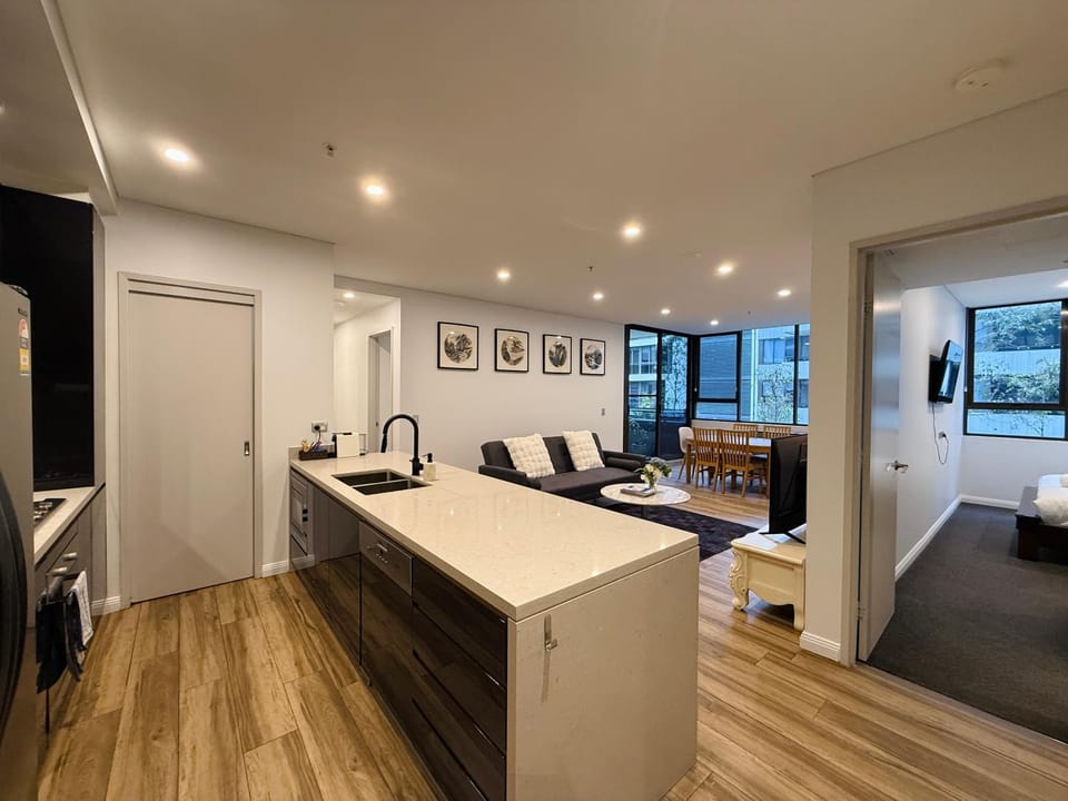 Mascot Spacious 3B2B Apt near Airport with Parking Apartment in Mascot