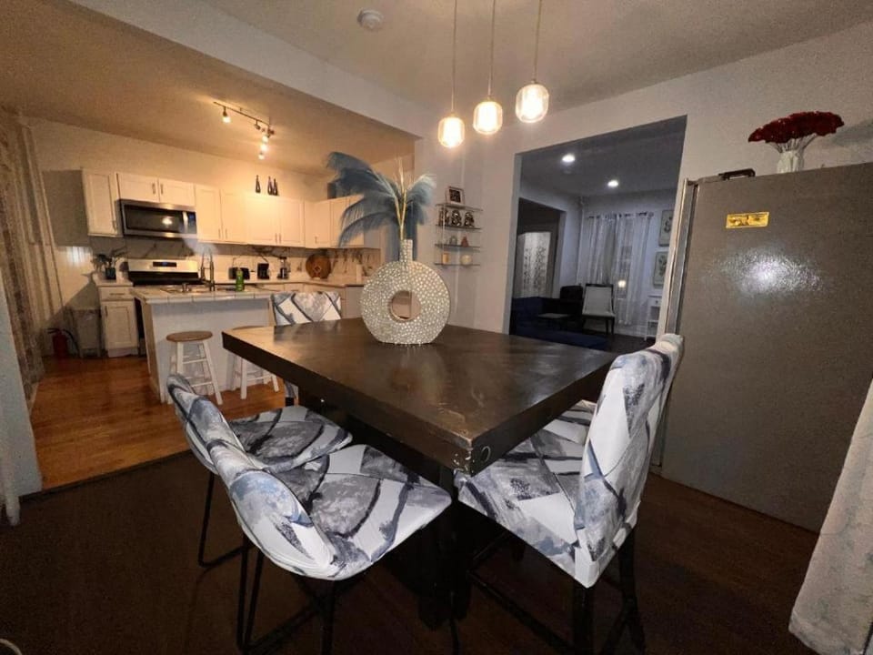 Only 10 Minutes From METLIFE FIFA House in Fairview