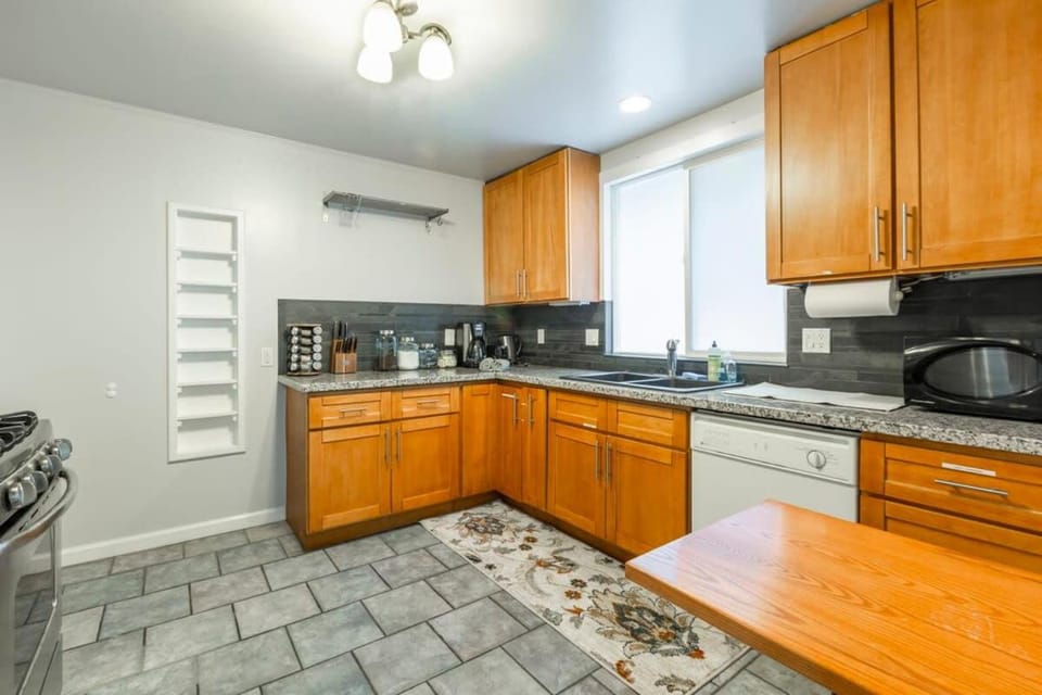 Marbella Lane - 3BR House DTWN RWC Parking House in Atherton