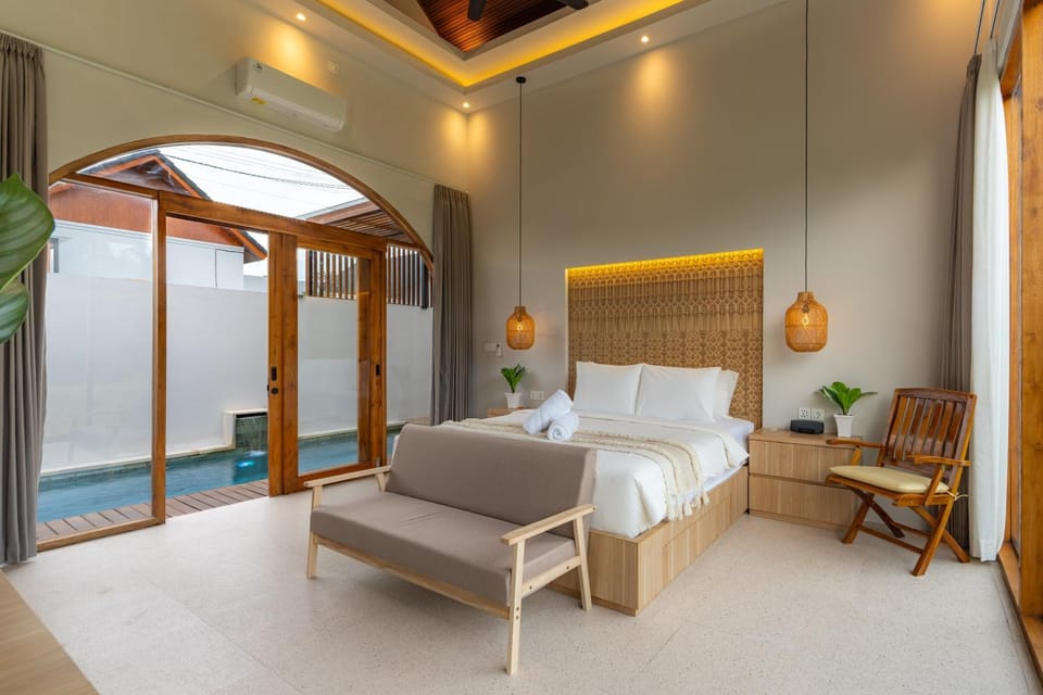 Photo of the whole room, Bedroom