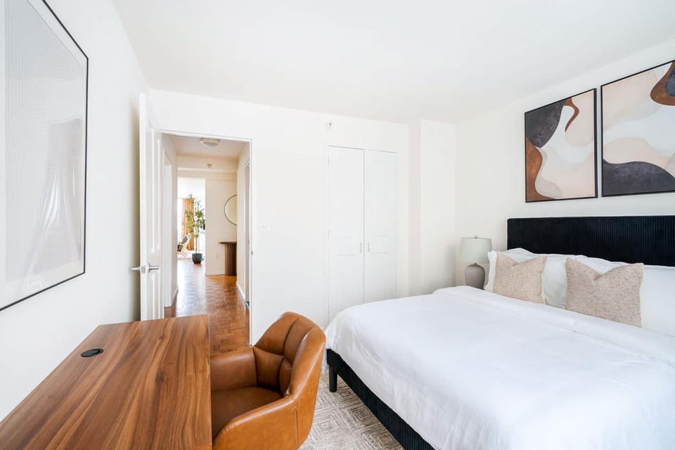 43-4D Newly furnished 2BR full service 24H Doorman laundry Gym Apartment in Midtown