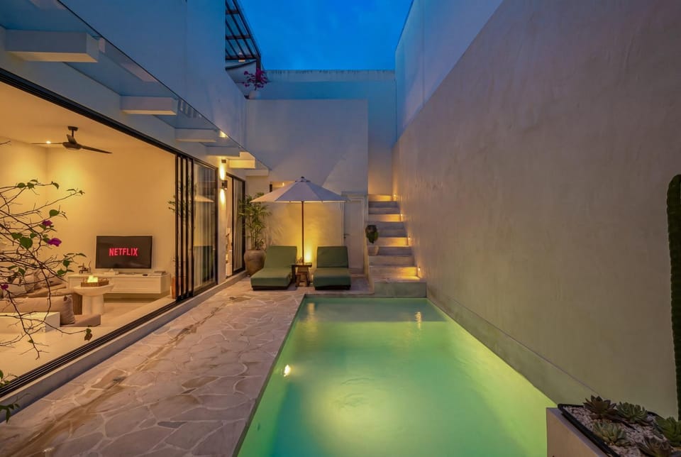 Madame - Chic Mediterranean 3BR Escape with Rooftop Terrace Villa in North Kuta