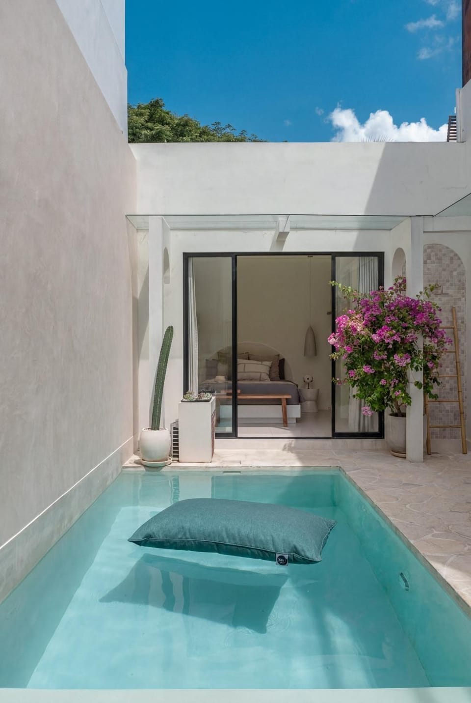 Madame - Chic Mediterranean 3BR Escape with Rooftop Terrace Villa in North Kuta