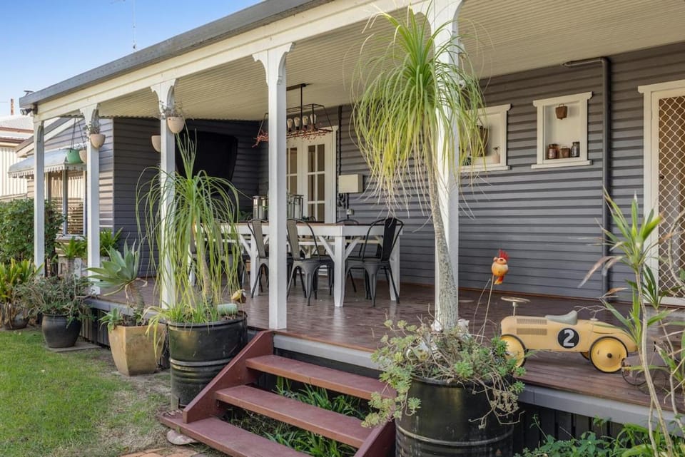 Stylish Cottage Near Hospital Precinct! House in Toowoomba