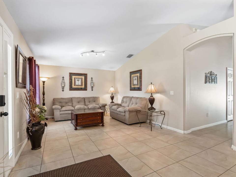 Living room, Photo of the whole room, Seating area