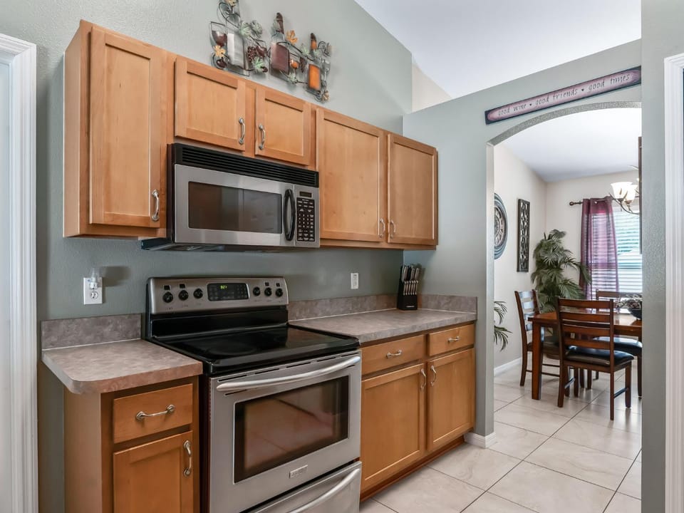 Coffee/tea facilities, Kitchen or kitchenette, dishwasher, oven, stove