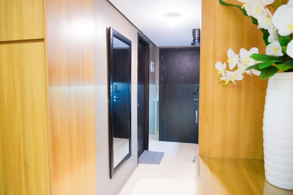 Kasara Luxe Suites Pasig near Ortigas and BGC Pool Netflix Fast Wifi Apartment in Pasig
