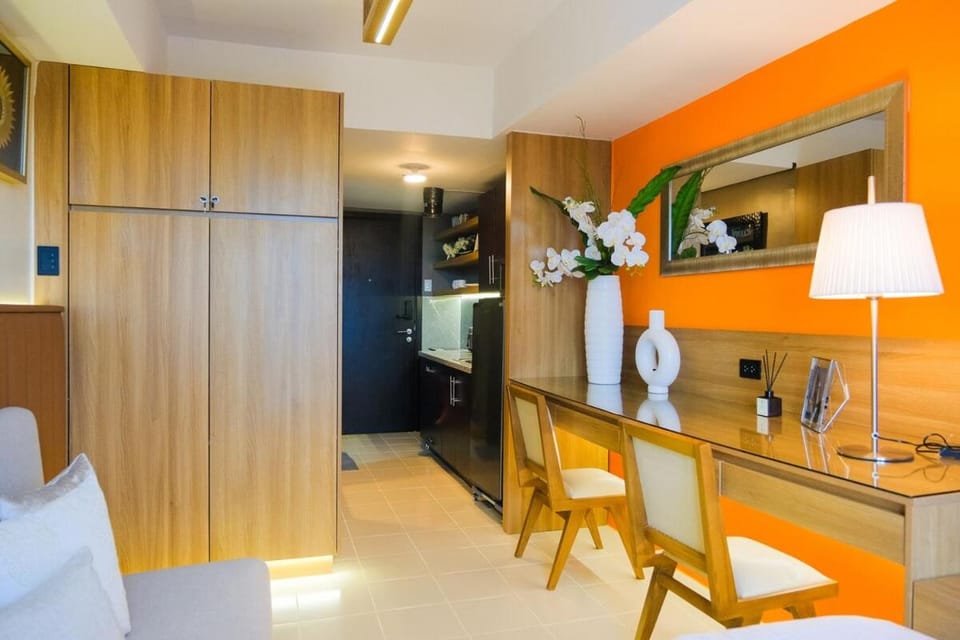 Kasara Luxe Suites Pasig near Ortigas and BGC Pool Netflix Fast Wifi Apartment in Pasig