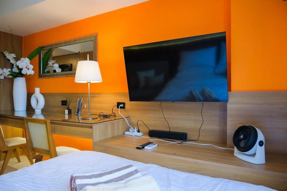 Kasara Luxe Suites Pasig near Ortigas and BGC Pool Netflix Fast Wifi Apartment in Pasig