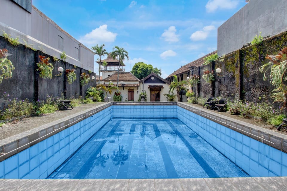 Swimming pool