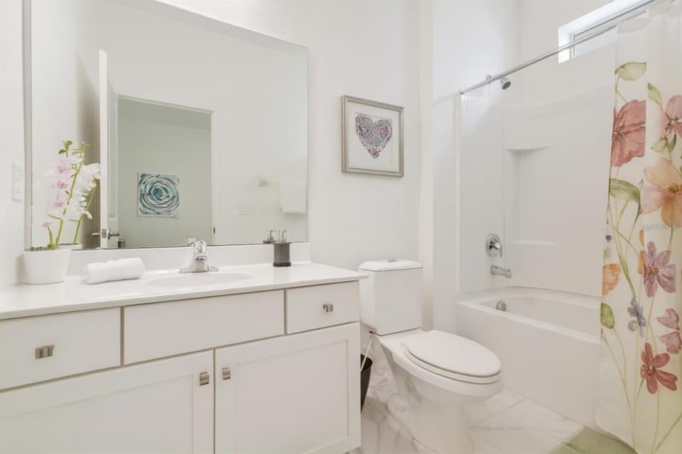 SmartStay Private Rooms & Suites with Pool in gated Resort, Kissimmee Vacation rental in Kissimmee